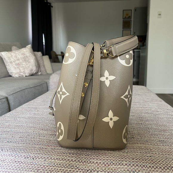 Louis Vuitton Neo Noe MM - Picture 8 of 11